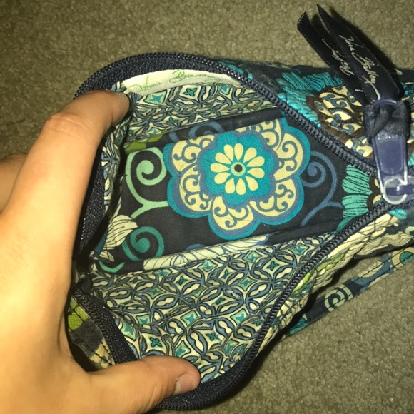 Vera Bradley cross body purse - Picture 2 of 3